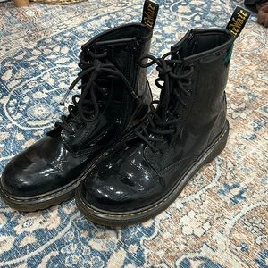 1460 WOMEN'S PATENT LEATHER LACE UP BOOTS Dr.Martens